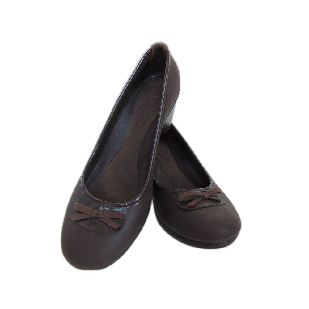 Womens Croc Brown Wedges in Brown Size 9 in great condition. no flaws.